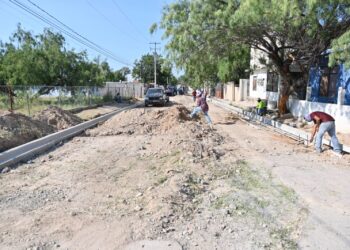 Realiza gestiones Emilio con SEDATU y PEMEX para ampliar la meta de pavimentación en Acuña