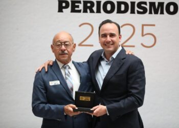 ENTREGA GOBERNADOR PREMIO ESTATAL DE PERIODISMO