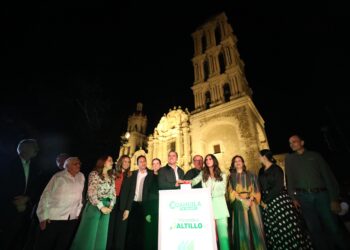 ILUMINAN GOBIERNO E INICIATIVA PRIVADA LA CATEDRAL DE SANTIAGO APÓSTOL