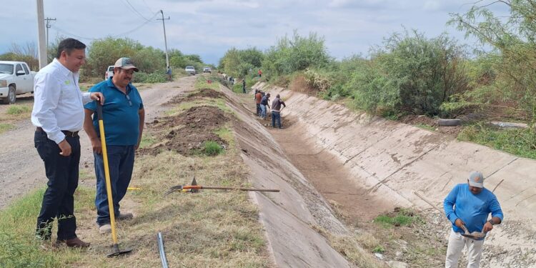 AVANZAN TRABAJOS DE LIMPIEZA EN MÓDULOS DE RIEGO DE LA LAGUNA