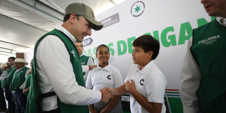 LLEGAN OBRAS SOCIALES E IMPULSO EDUCATIVO A LOS EJIDOS DE LA SURESTE