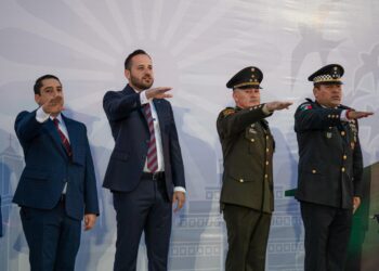 Jacobo Rodríguez encabeza ceremonia de izamiento de bandera e inicio de los festejos patrios en Piedras Negras