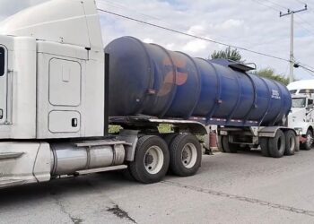 Aseguran pipa con 30 mil litros de gasolina rumbo a Piedras Negras