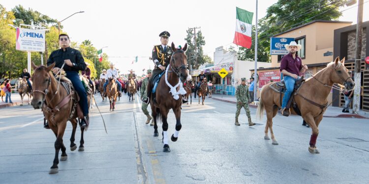 Jacobo Rodríguez encabeza desfile cívico-militar por el 215 aniversario del Grito de Independencia