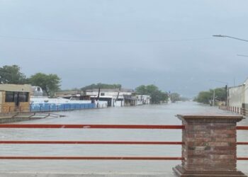 Lluvias torrenciales provocan inundaciones en 12 colonias y dejan 16 vehículos varados en Piedras Negras