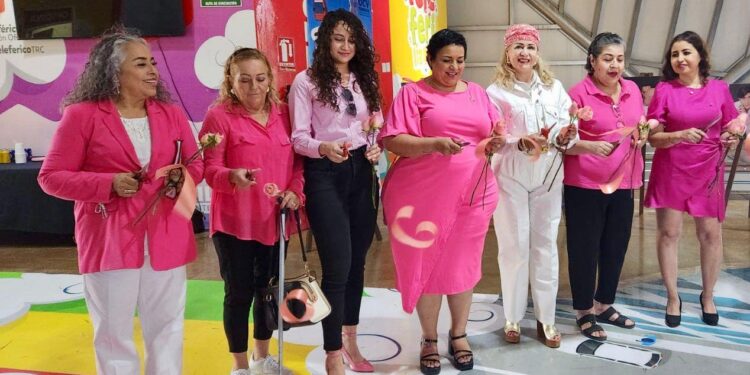 SE INAUGURA EN TELEFÉRICO EXPOSICIÓN “AMOR QUE SANA”,  EN MARCO DEL DÍA MUNDIAL DE LA LUCHA CONTRA CÁNCER DE MAMA