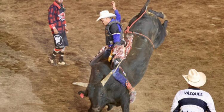 UN ÉXITO EL SÚPER BULL Y EXPO GANADERA EN RODEO SALTILLO 2025