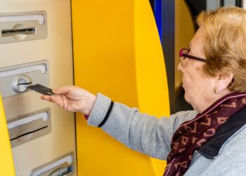 IMSS e ISSSTE emiten recomendaciones a sus pensionados y jubilados para cuidar su Aguinaldo