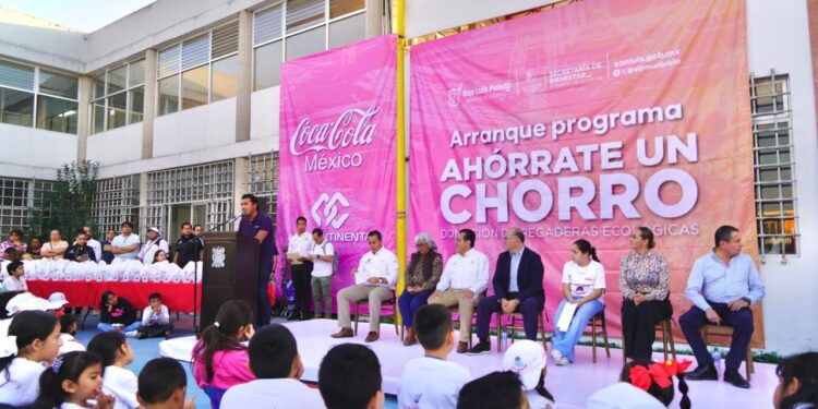 Impulsa Arca Continental el ahorro de agua en SLP con la donación de 12 mil regaderas ecológicas