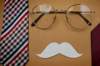 Déjate crecer el moustache