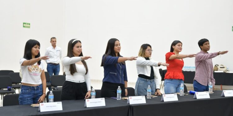 En Acuña conforman el CMJ con jóvenes destacados en la ciudad