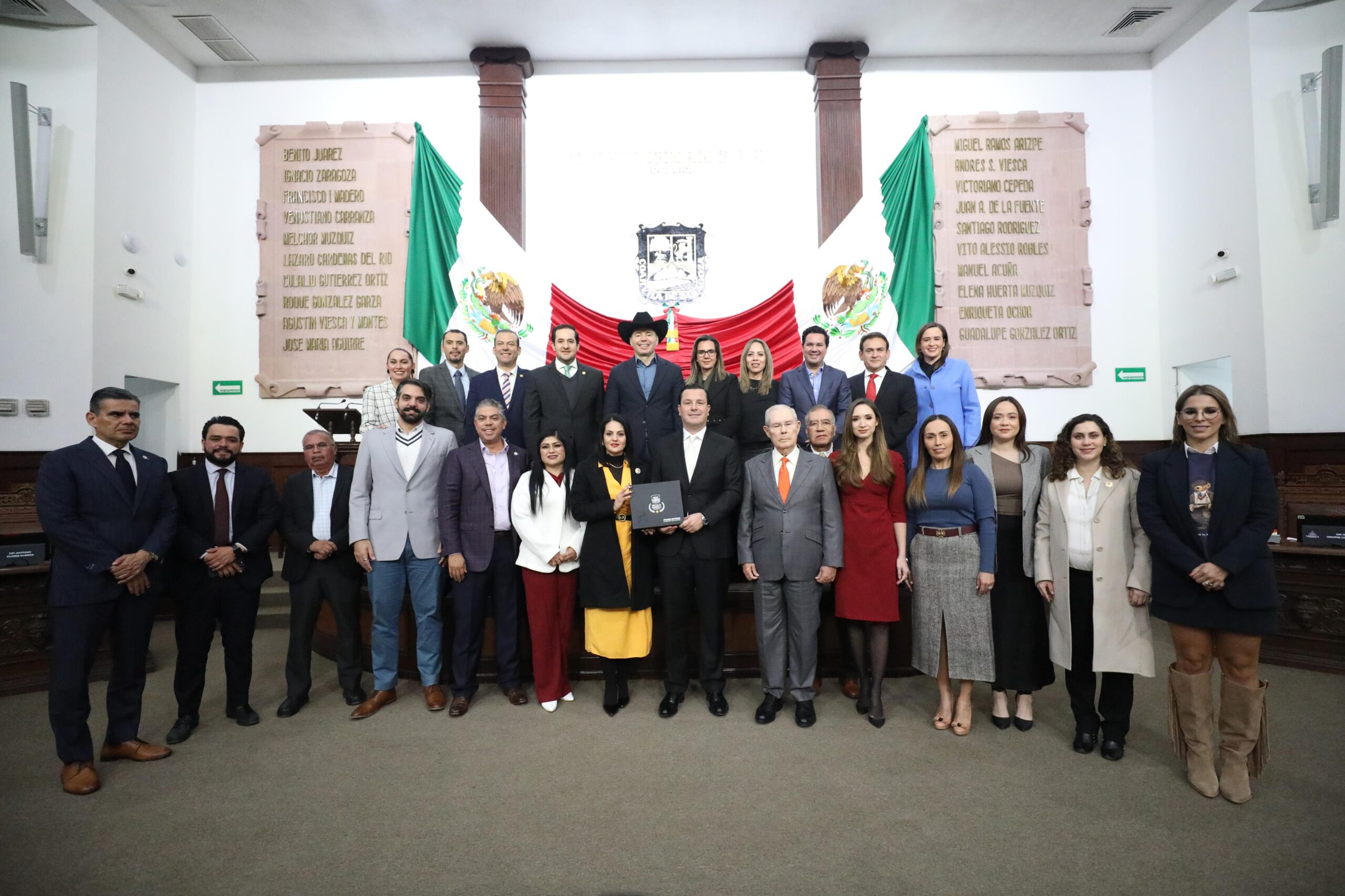 TRABAJANDO EN EQUIPO FORTALECEMOS LA FISCALÍA DE COAHUILA: MANOLO