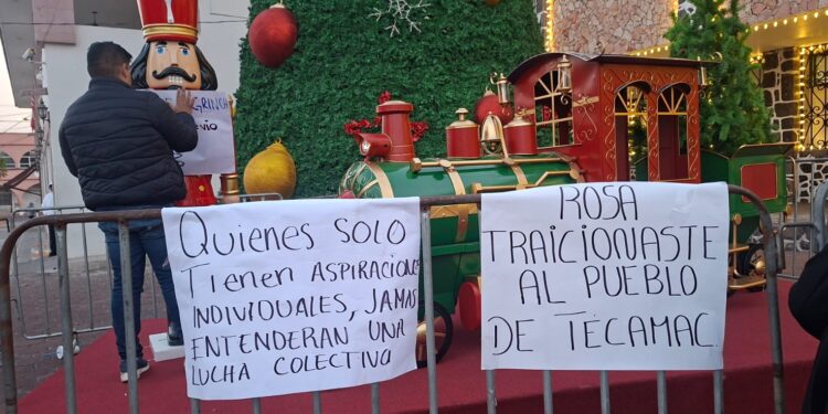 REALIZAN PLANTÓN EN PALACIO MUNICIPAL DE TECÁMAC ANTE OLA DE DESPIDOS INJUSTIFICADOS