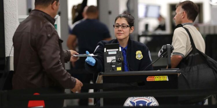 CBP verificará datos de salida a partir del 26 de diciembre