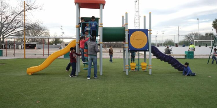 ENTREGA MEJORA OBRA DE REHABILITACIÓN EN PLAZA Y CANCHA EN ZONA RURAL DE MORELOS