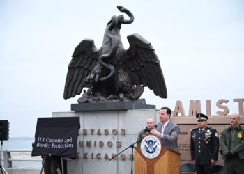 “FISCALÍA, POLICÍA ESTATAL Y AGENCIAS DE SEGURIDAD DE EUA DETIENEN A UNO DE LOS MÁS BUSCADOS ”