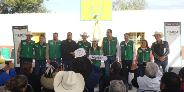 ENTREGA MEJORA COAHUILA AUTOBÚS ESCOLAR PARA LAS COMUNIDADES RURALES DE GENERAL CEPEDA