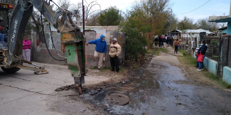 SIMAS rehabilita drenajes colapsados en el centro de Piedras Negras