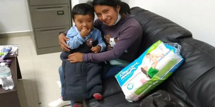 Niña tzotzil que dio a luz en Chiapas se encuentra fuera de peligro; padre del bebé tiene 17 años