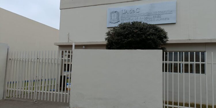 Refuerzan atención a la salud mental en preparatoria de la UAdeC.