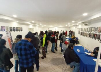 Cientos de desempleados acuden a feria de empleo en Piedras Negras