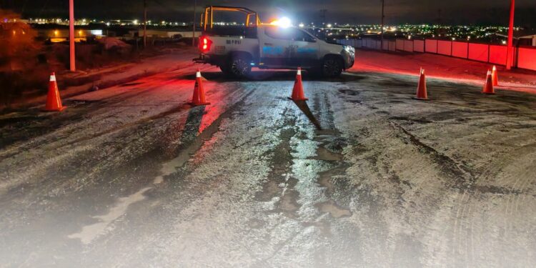 Cierran por tres horas las carreteras federales 2 y 29 debido al hielo