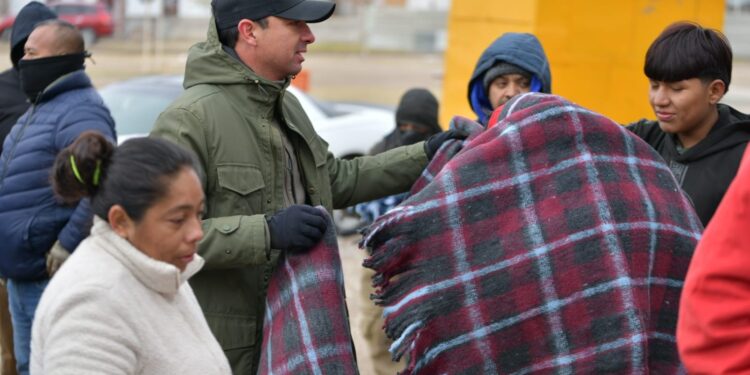 En Acuña implementan operativo “Abrigando Corazones” ante clima extremo