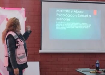 Enseñan a padres de familia a detectar riesgos de maltrato y abuso sexual hacia sus hijos