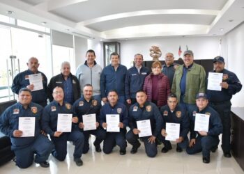 Entregan terrenos a elementos de Protección Civil y Bomberos