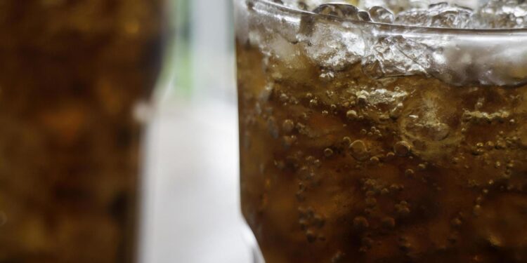 México enfrenta un grave problema por el consumo de refrescos embotellados