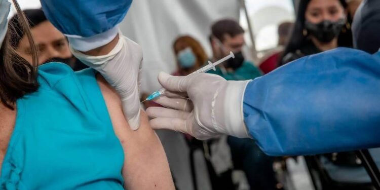 Recomienda Salud vacunarse contra el sarampión a quienes viajen a Estados Unidos por el Mundial de Futbol