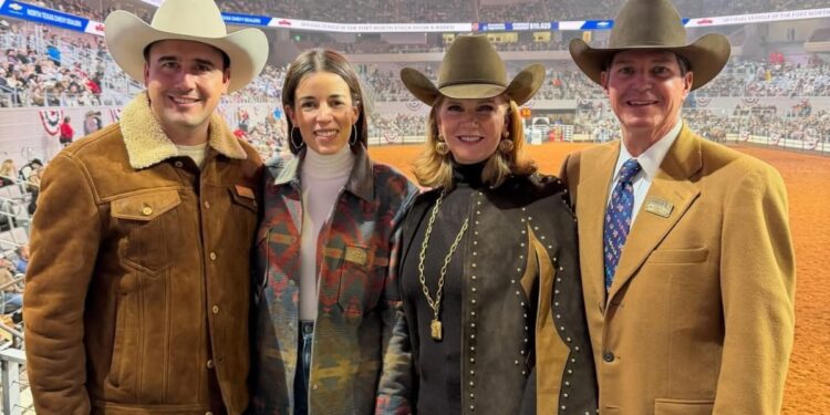 REFUERZA MANOLO LAZOS ECONÓMICOS Y TURÍSTICOS CON FORT WORTH, TEXAS