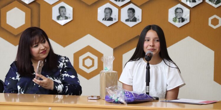 NIÑAS Y NIÑOS LOCUTORES DE “PUROS CUENTOS” RECIBEN RECONOCIMIENTO POR SU TALENTO Y CREATIVIDAD