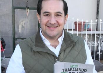 Memo Ruiz refuerza cercanía con su distrito tras rendir informe legislativo.