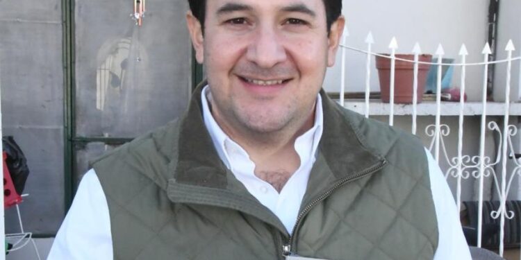 Memo Ruiz refuerza cercanía con su distrito tras rendir informe legislativo.