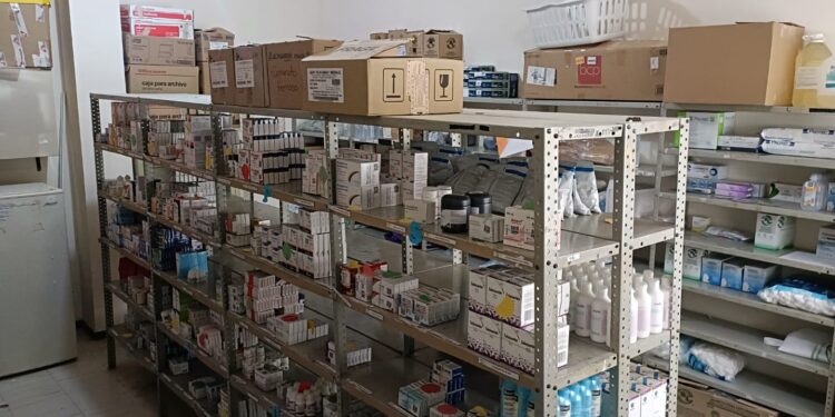 Hospital Salvador Chavarría mantiene 85% de abasto de medicamentos, reconoce director.