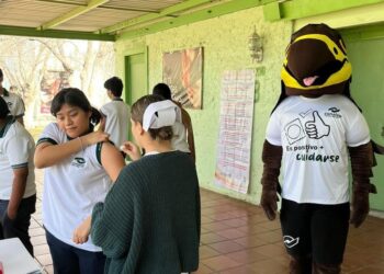 Refuerzan vacunación y prevención en brigada de salud en CONALEP de Piedras Negras
