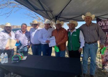 Impulsan al campo con entrega de equipo ganadero en la Región Norte