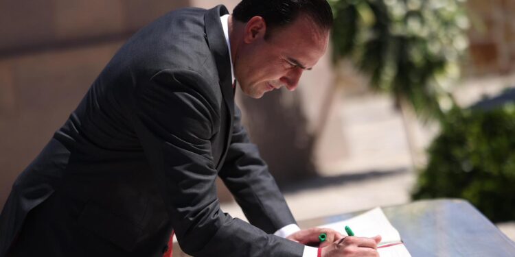 EN COAHUILA VAMOS A SEGUIR DEFENDIENDO Y FORTALECIENDO LAS INSTITUCIONES: MANOLO