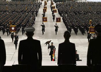 Sheinbaum reconoce a mujeres de las Fuerzas Armadas en el 8M