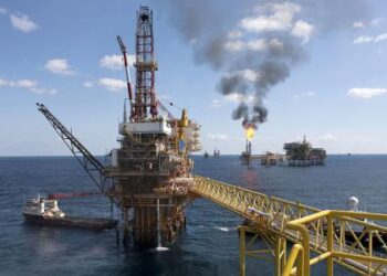 EU analiza permitir la perforación de crudo en zonas protegidas del golfo de México