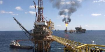 EU analiza permitir la perforación de crudo en zonas protegidas del golfo de México