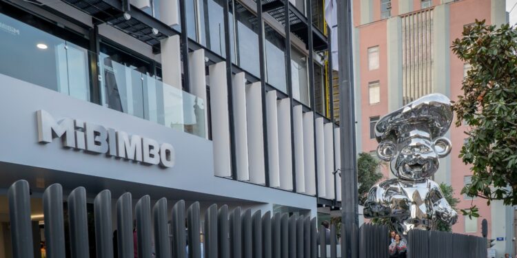 Grupo Bimbo y la SEMARNAT firman convenio para fortalecer la conservación del oso negro mexicano