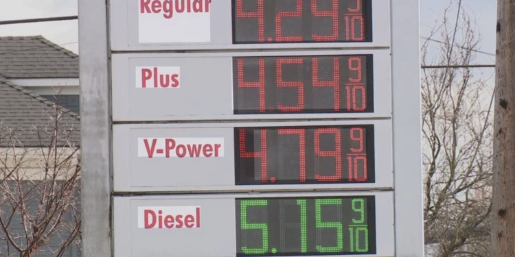 Se disparan los precios de la gasolina en Eagle Pass