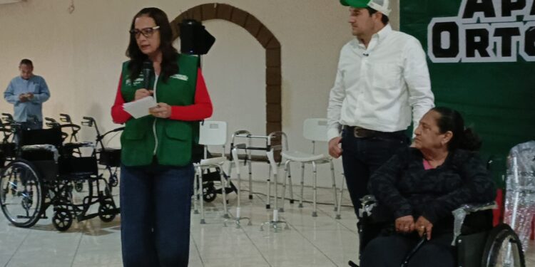 Guillermo Ruiz Guerra entrega apoyos ortopédicos y reafirma compromiso con la ciudadanía