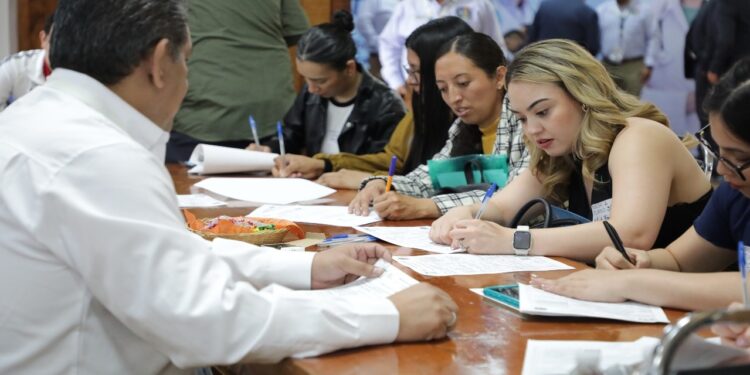 Acuña logra atraer a 34 especialistas del IMSS tras participar en el Draft 2026