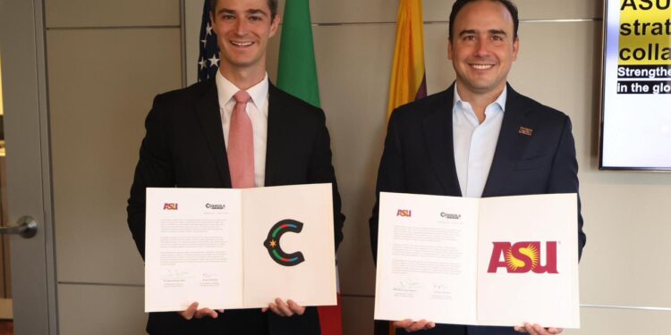 FIRMAMOS EN  WASHINGTON D.C. ACUERDO HISTÓRICO EN MATERIA DE SEMICONDUCTORES: MANOLO