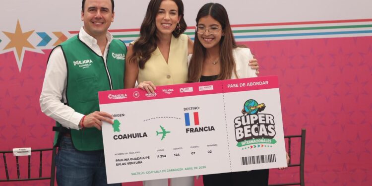 ENTREGA GOBERNADOR SÚPER BECAS A JÓVENES POR HASTA 100 MIL PESOS