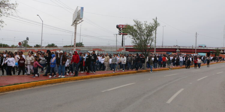 Exigen agua de calidad en manifestación que no llegó a SIMAS