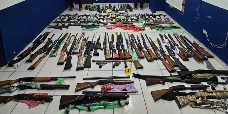 Autoridades de Coahuila aseguran 116 armas destinadas a grupos criminales